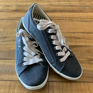 Taos footwear Star Washed Canvas Lace-Up Sneakers